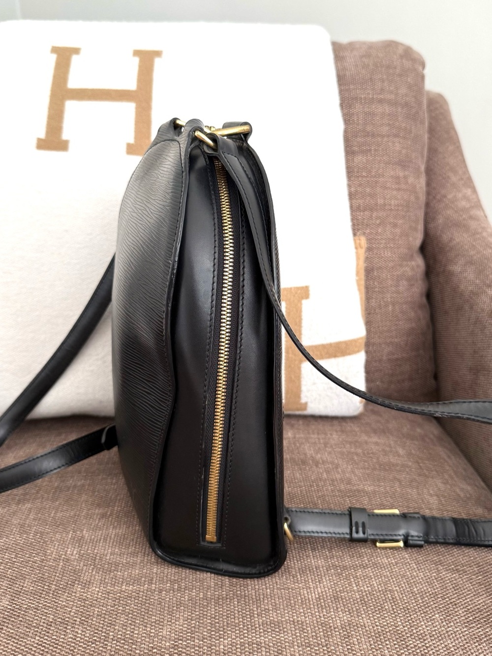 Authentic Louis Vuitton Mabillon back pack black Epi leather M52232 - Picture 5 of 16